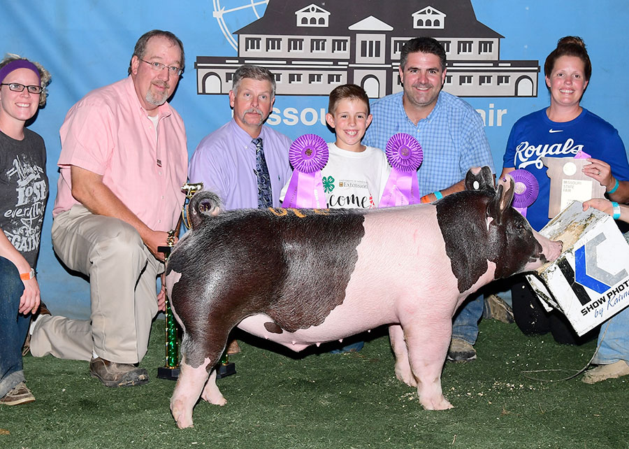 Champion_4H_and_Overall_Champion_Market_Barrow_2017_Missouri_State_Fair_Shown_by_Royse_Laffey